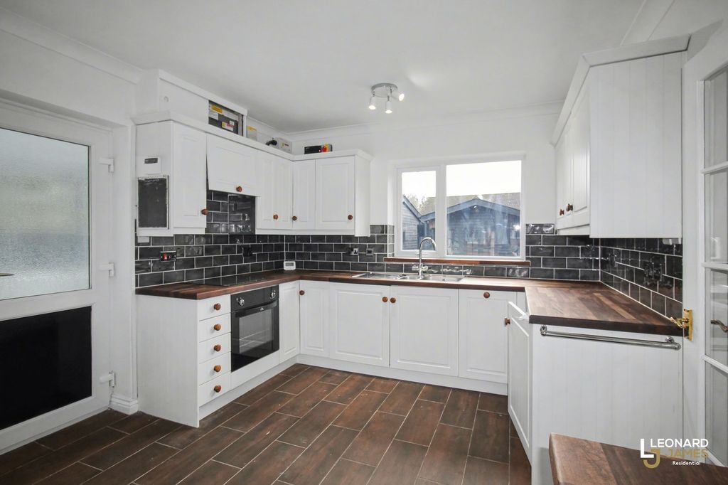 Property photo 2 of 21