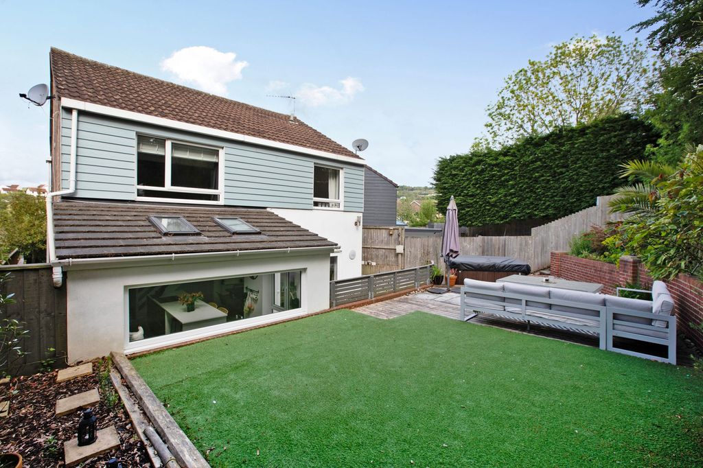 Property photo 2 of 23