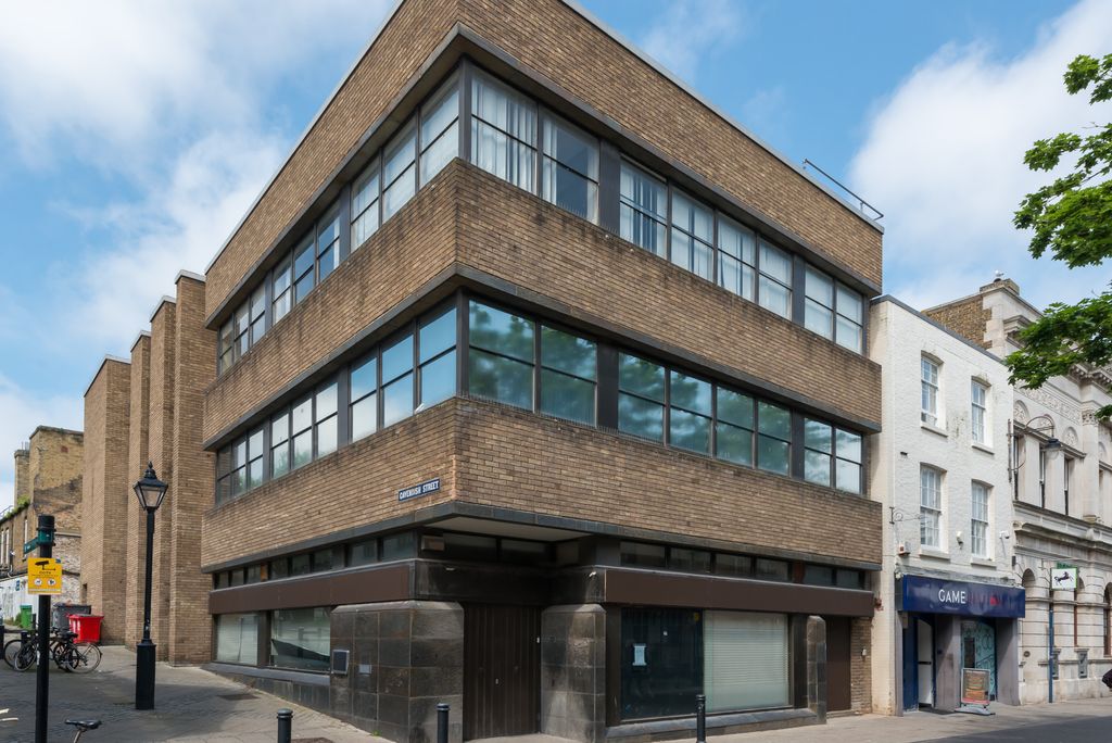 Property photo 1 of 26 General Barclays-29