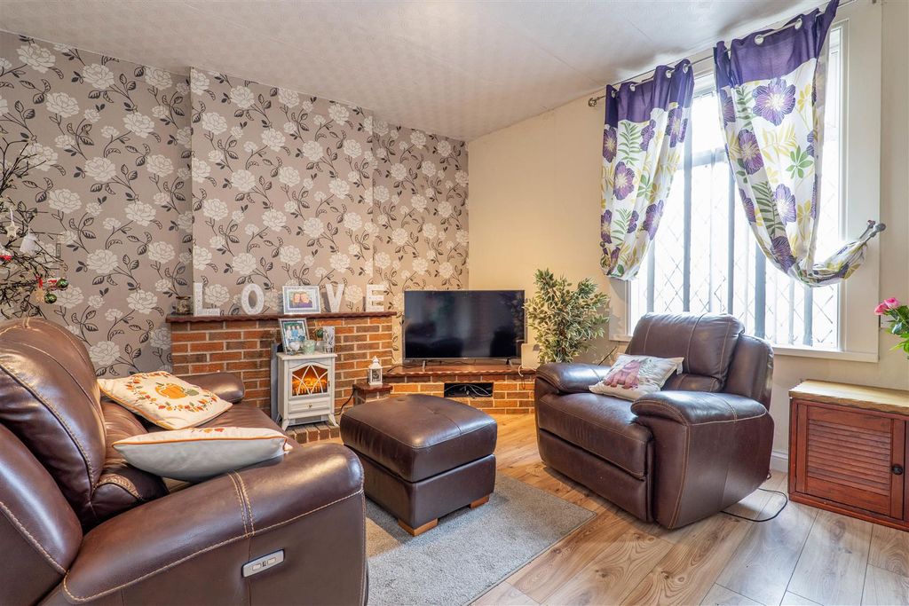 Property photo 2 of 14 Lounge