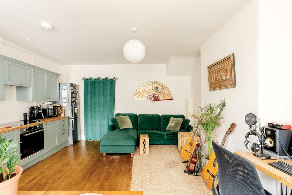 Property photo 3 of 18 Photo 6