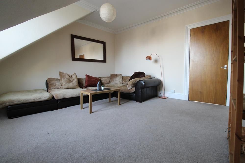 Property photo 2 of 9 Lounge Alt