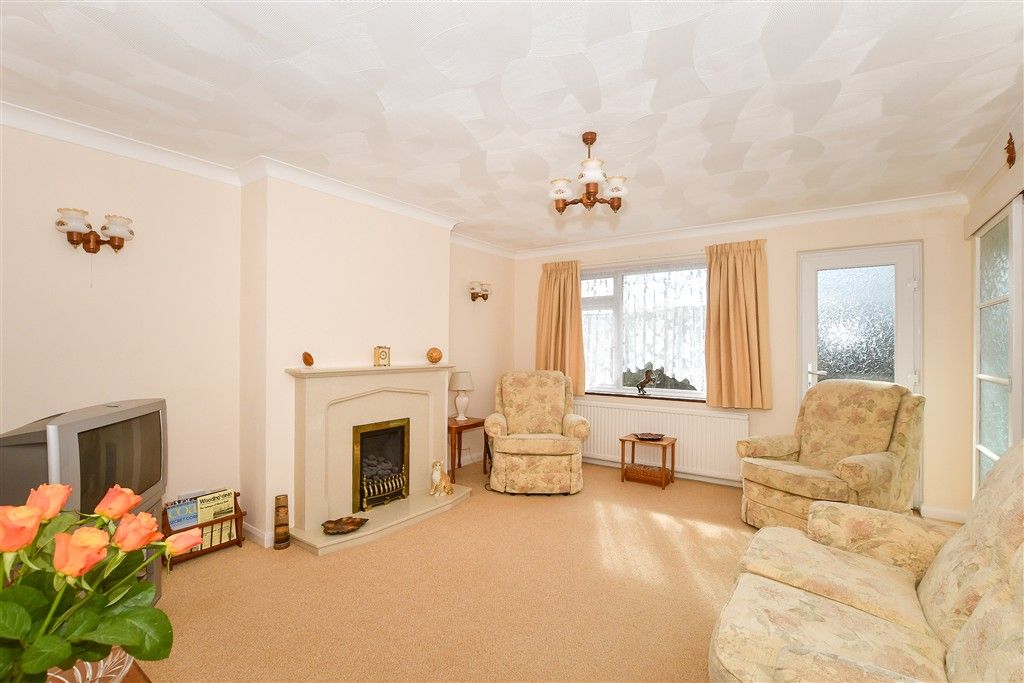 Property photo 3 of 12 Lounge