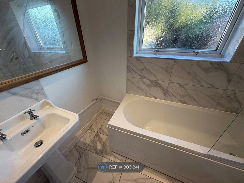 Property photo 3 of 16 Bathroom