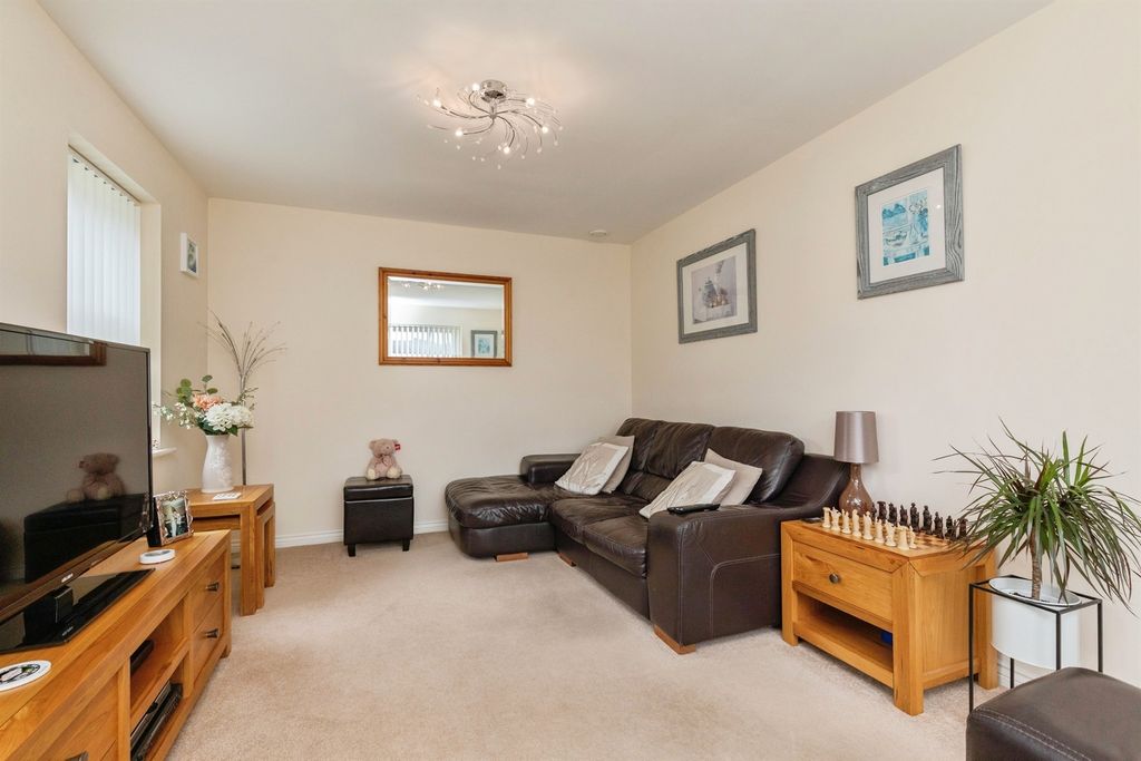 Property photo 3 of 19