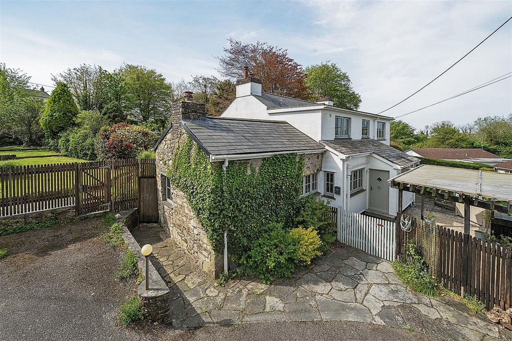 Property photo 2 of 25