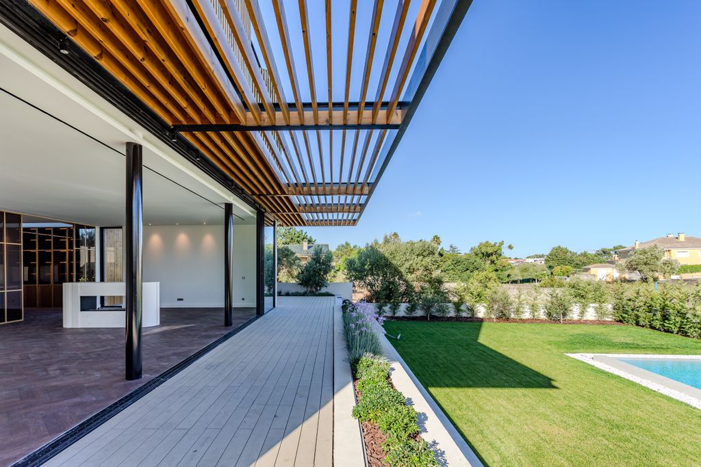 Property photo 3 of 64