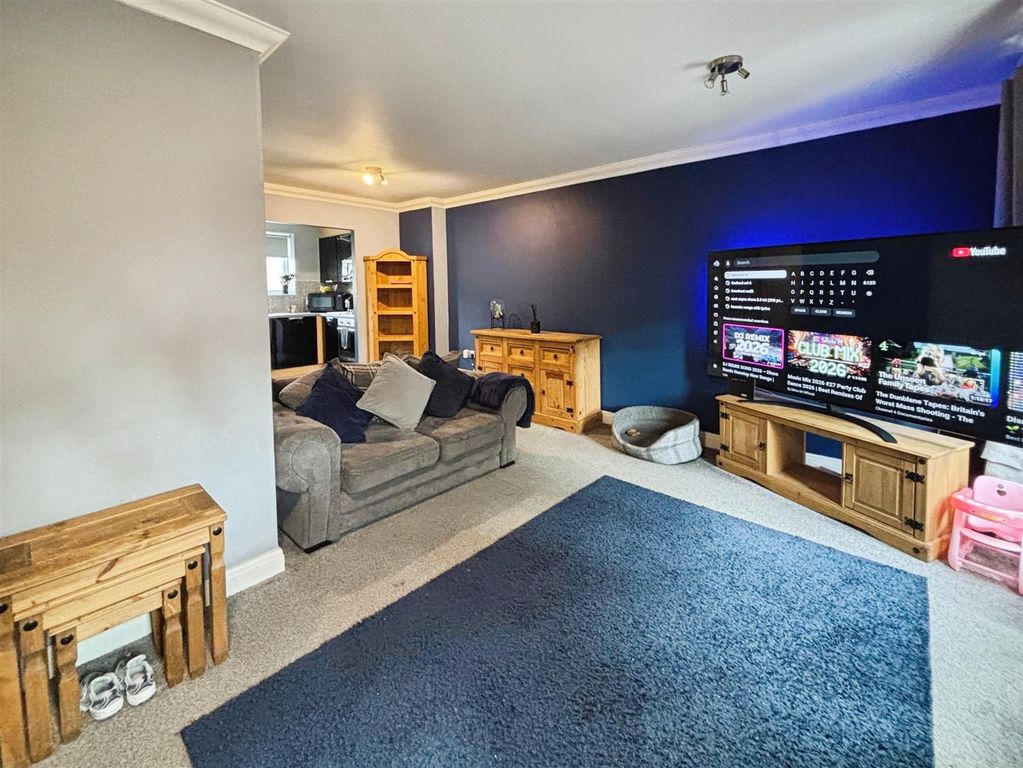 Property photo 2 of 20 Lounge