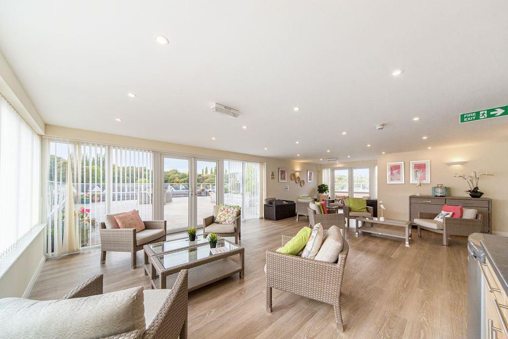 Property photo 1 of 38 Roof Terrace Lounge
