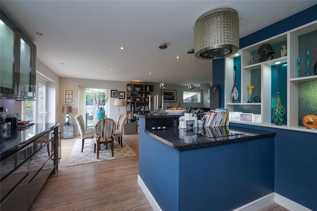 Property photo 2 of 34 Picture No. 81
