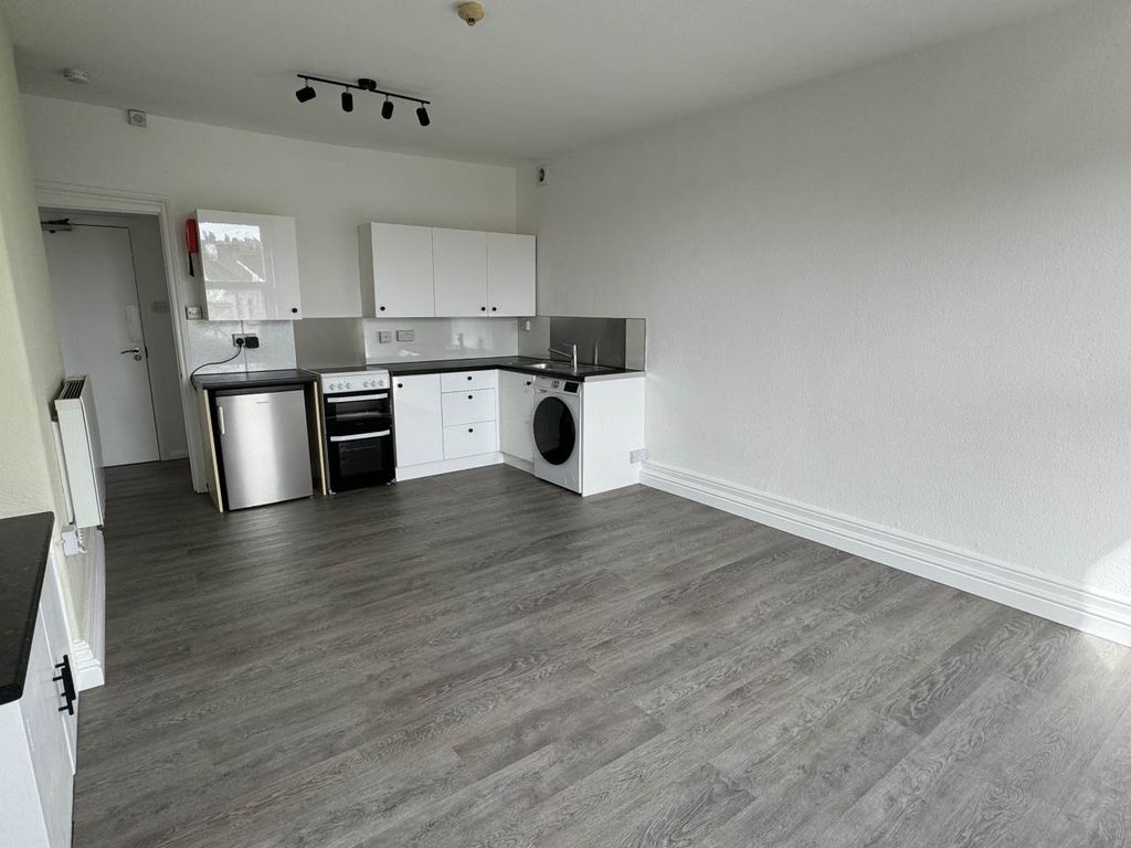 Property photo 1 of 6 Studio