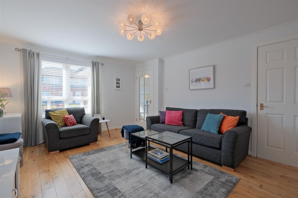 Property photo 2 of 27 Lounge