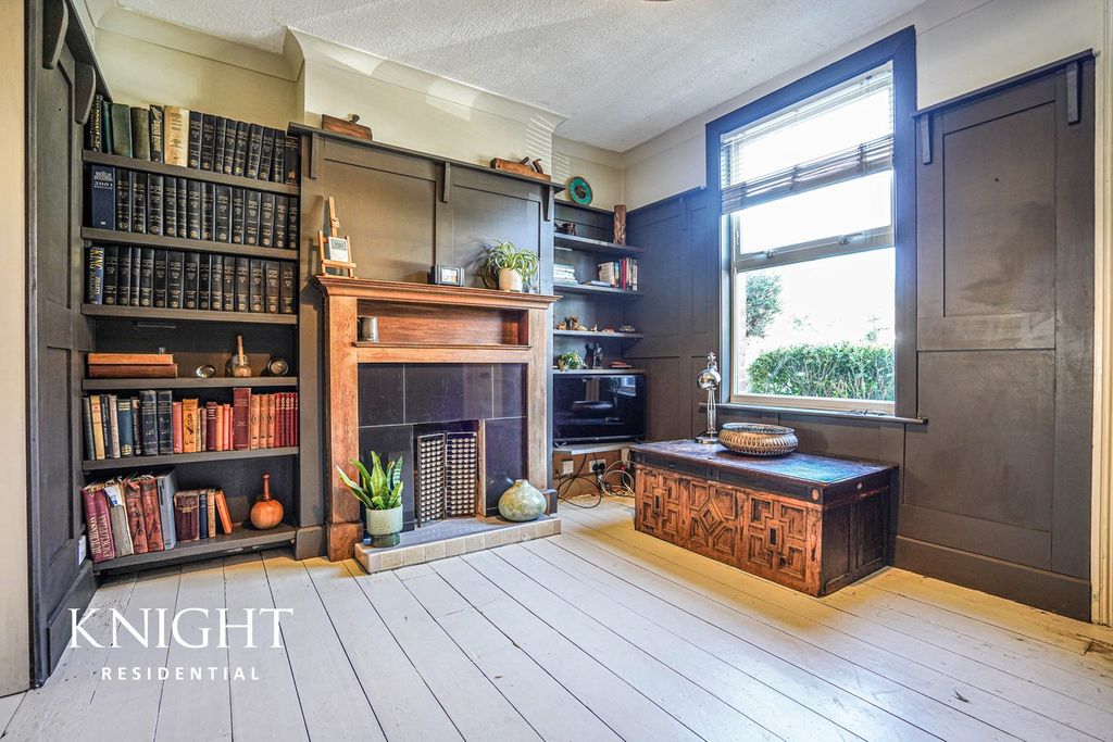 Property photo 2 of 23