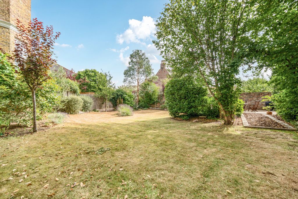 Property photo 2 of 16 1326896-16-6878B8...