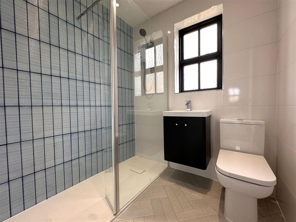 Property photo 3 of 14 Stunning Shower Room 907
