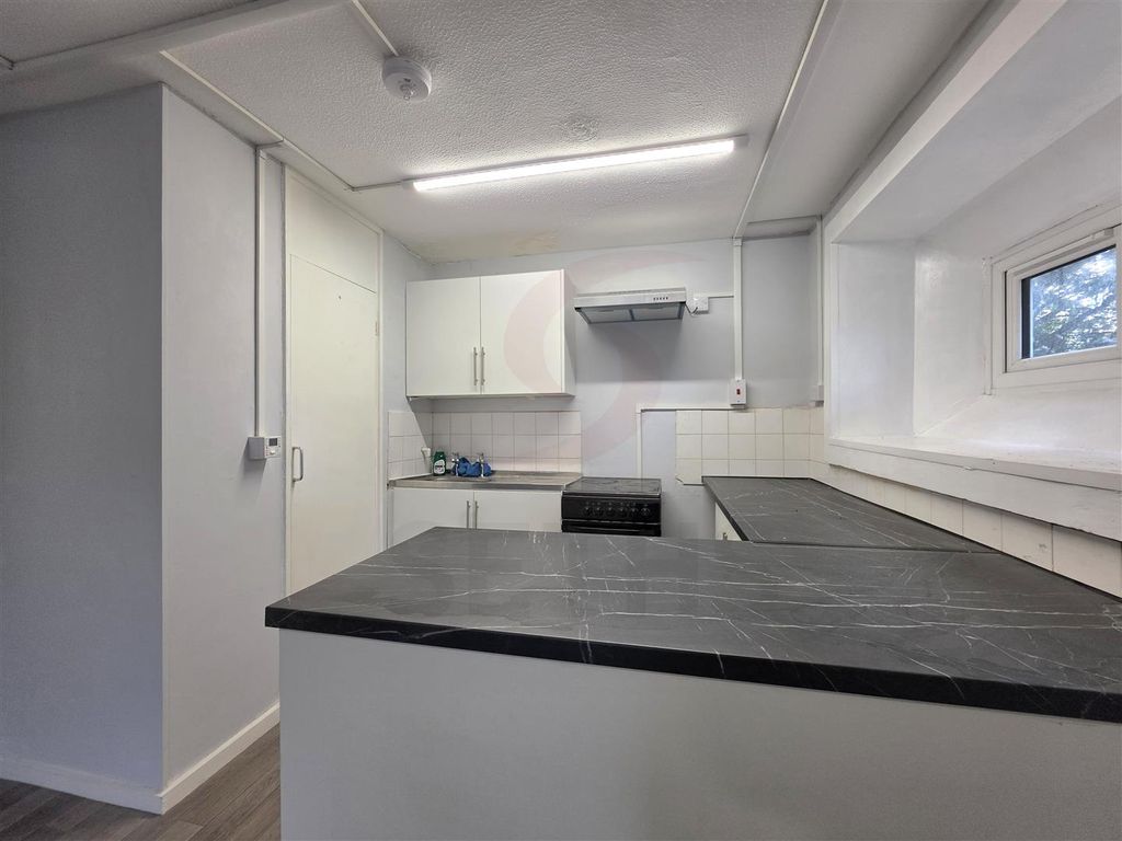 Property photo 3 of 8 Kitchen