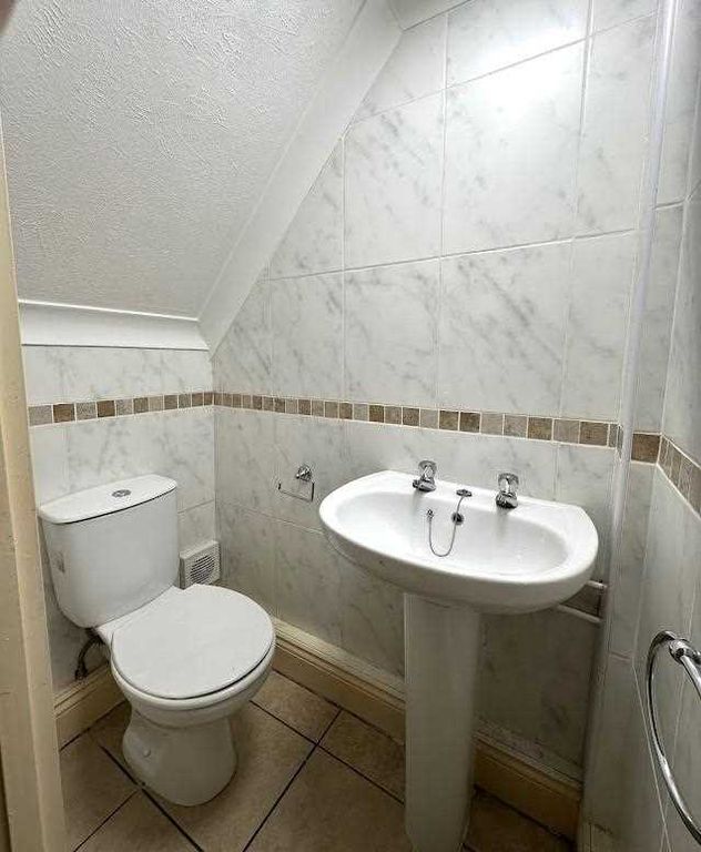 Property photo 3 of 15 Side Entrance Hall: