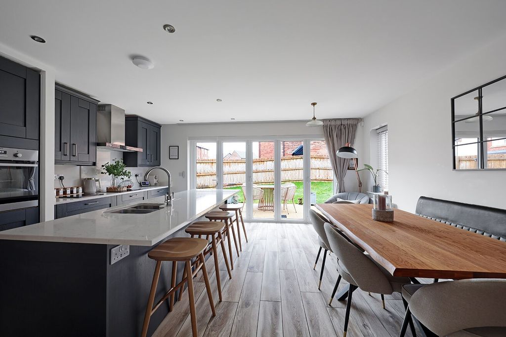 Property photo 2 of 29 4811234