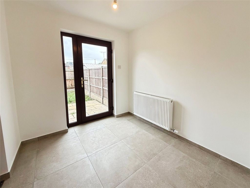 Property photo 3 of 11 Picture No. 10