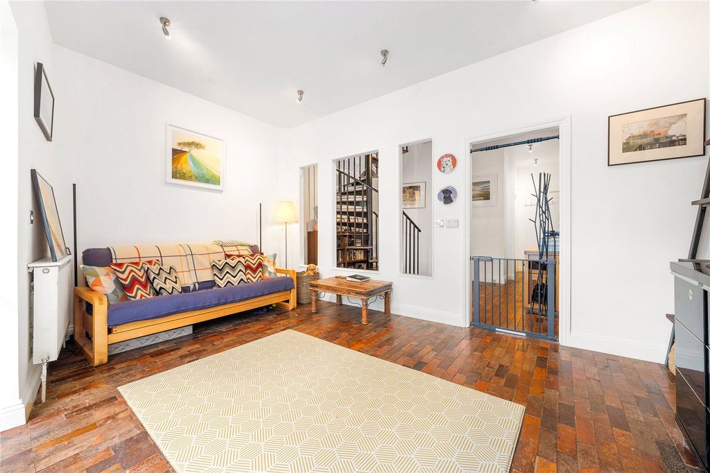 Property photo 3 of 15 Reception