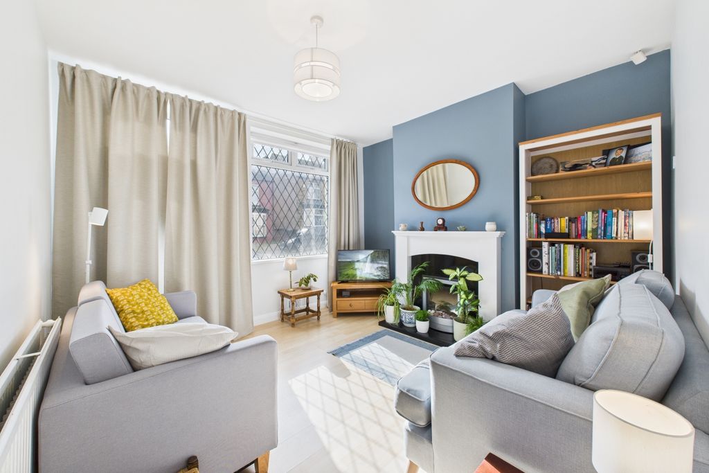 Property photo 2 of 22 Cam04661G0-Pr0195-Still004