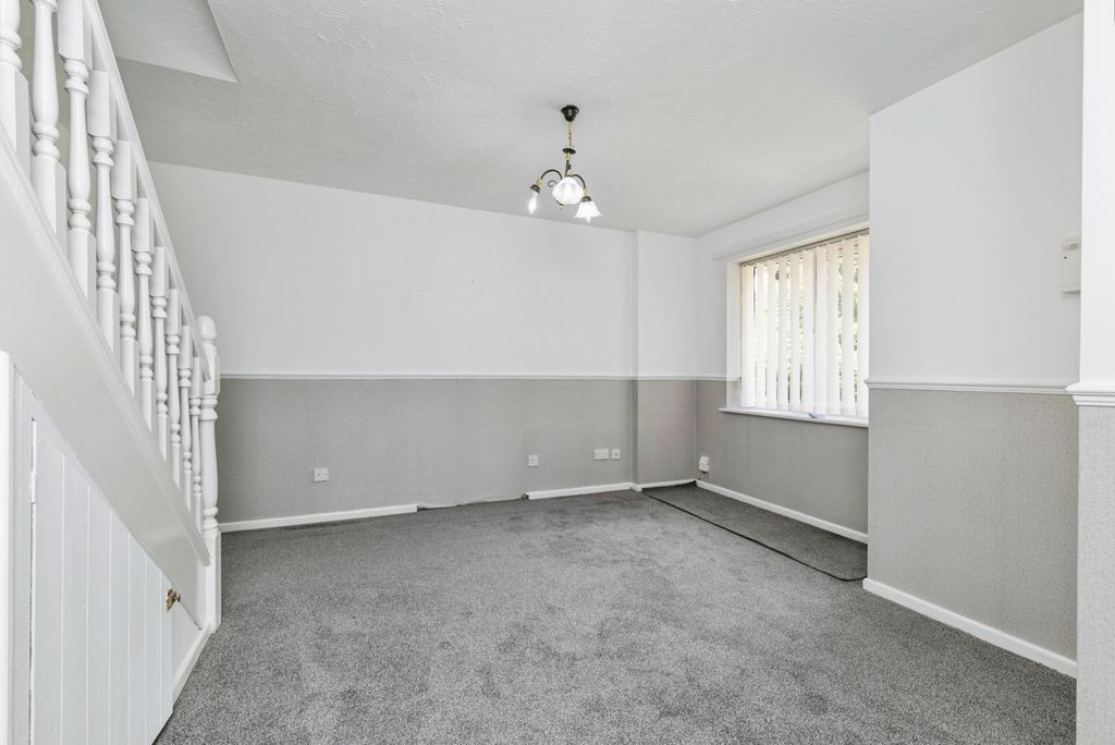Property photo 3 of 11 Pbox-Img.Jpg