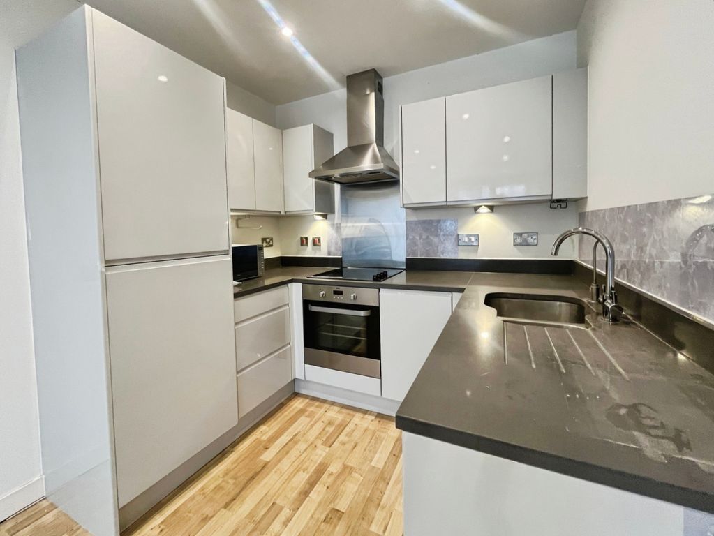 Property photo 1 of 10 Pbox-Kitchen-338432.Jpeg