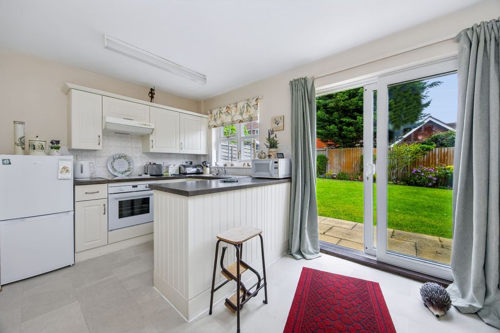 Property photo 2 of 16 Kitchen/Breakfast Room