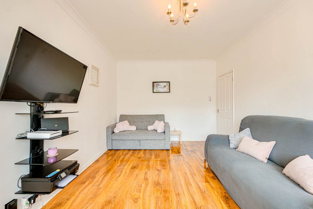 Property photo 2 of 28