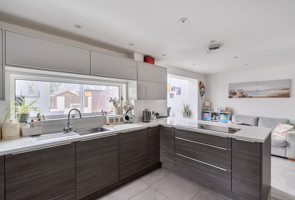 Property photo 3 of 22 1387112-12-69400A...