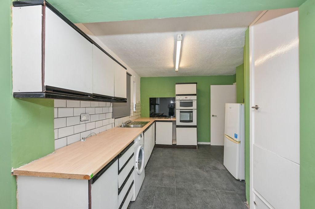 Property photo 3 of 21