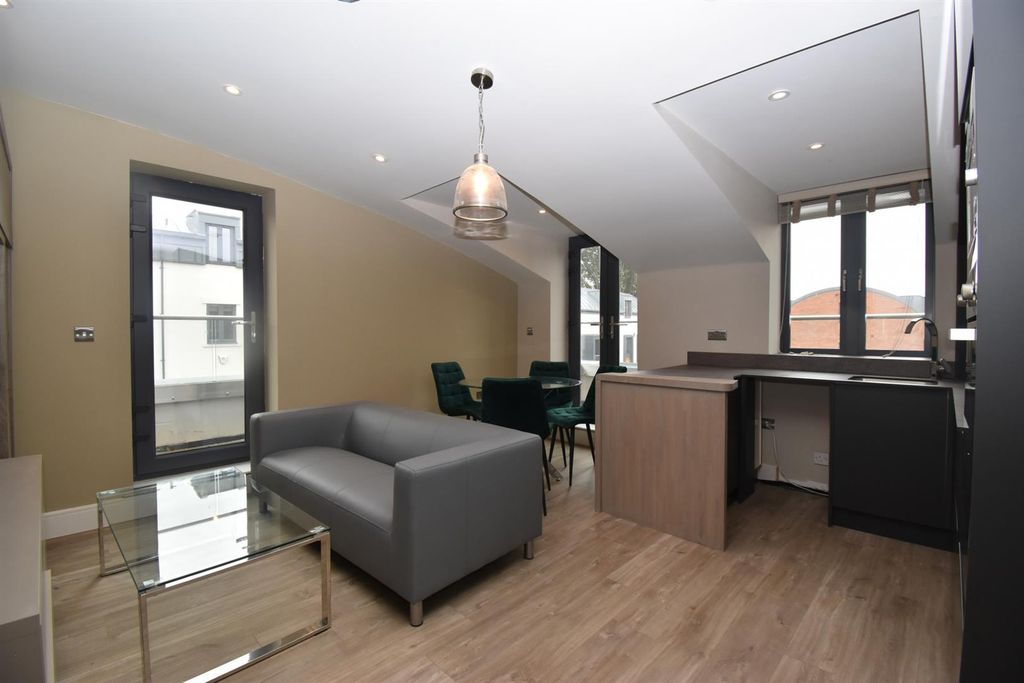 Property photo 2 of 8