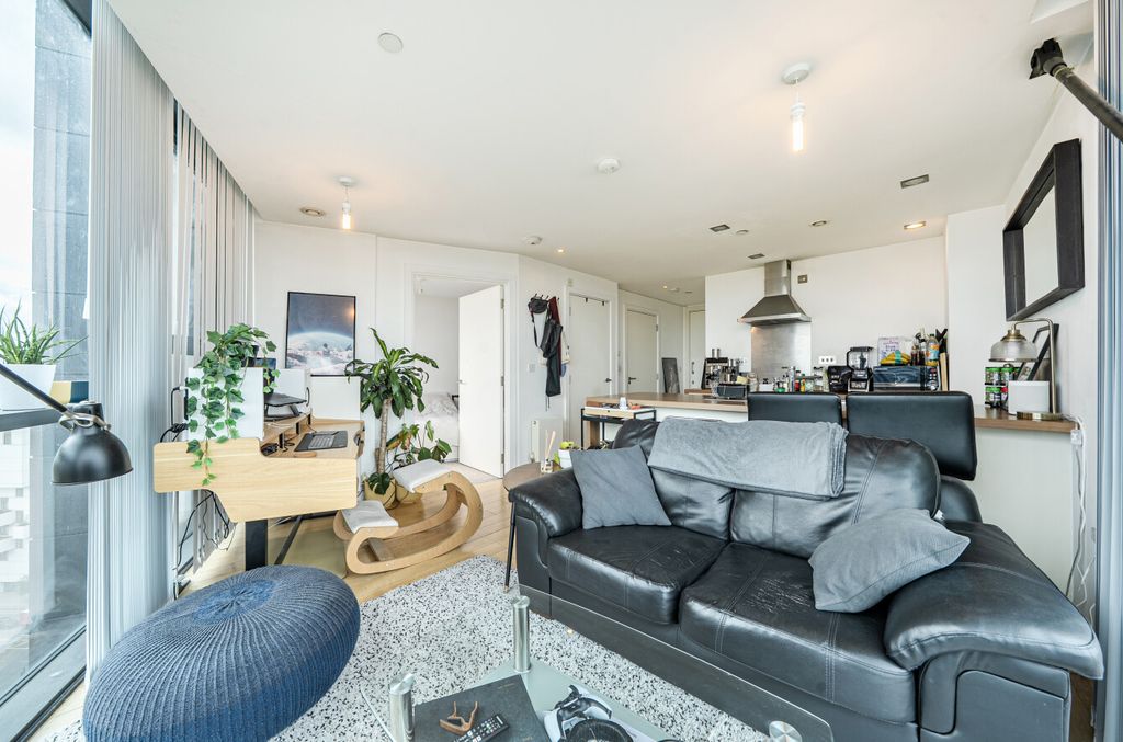 Property photo 3 of 19 1457171-14-6A01Bd...