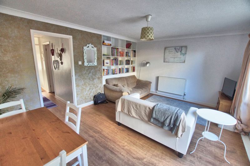 Property photo 3 of 9 Lounge