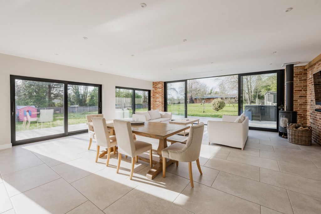 Property photo 2 of 34 Picture No. 01