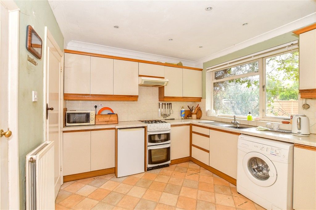 Property photo 3 of 19 Kitchen