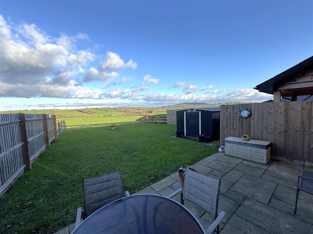 Property photo 2 of 22