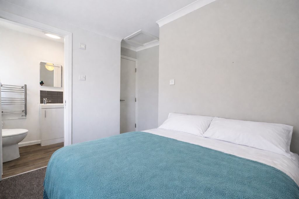 Property photo 1 of 9 Photo 16