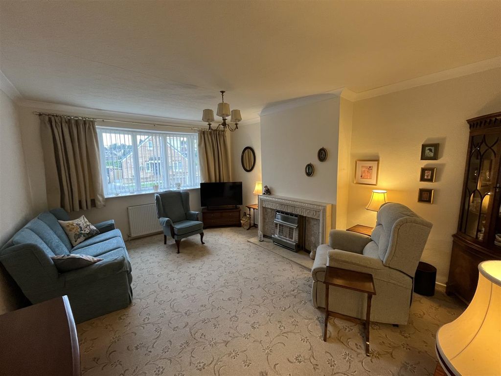 Property photo 2 of 17 Lounge