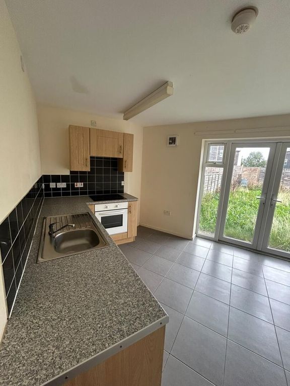 Property photo 3 of 8 Kitchen