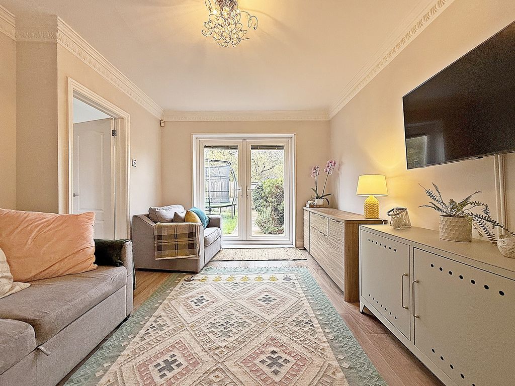 Property photo 3 of 29 Lounge