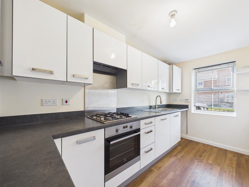 Property photo 3 of 11 Kitchen.Jpg