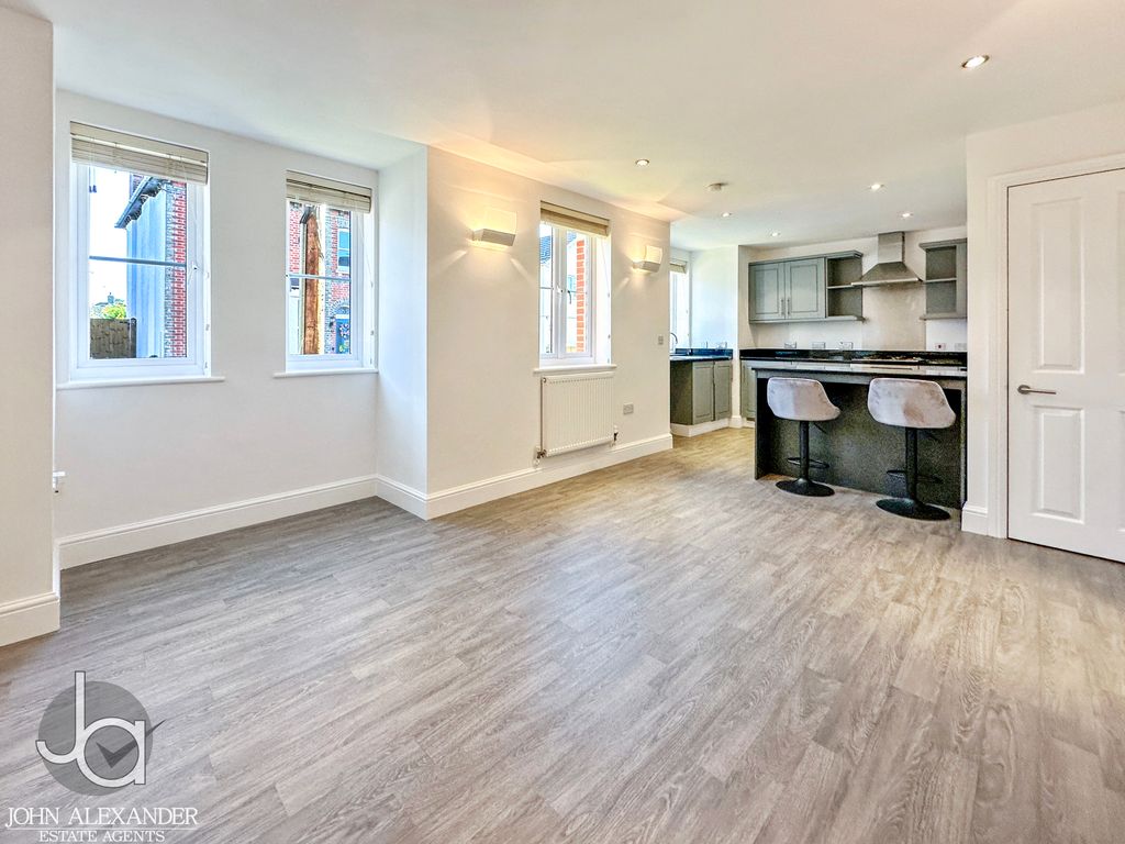 Property photo 3 of 13 20251006_162707821_0.5