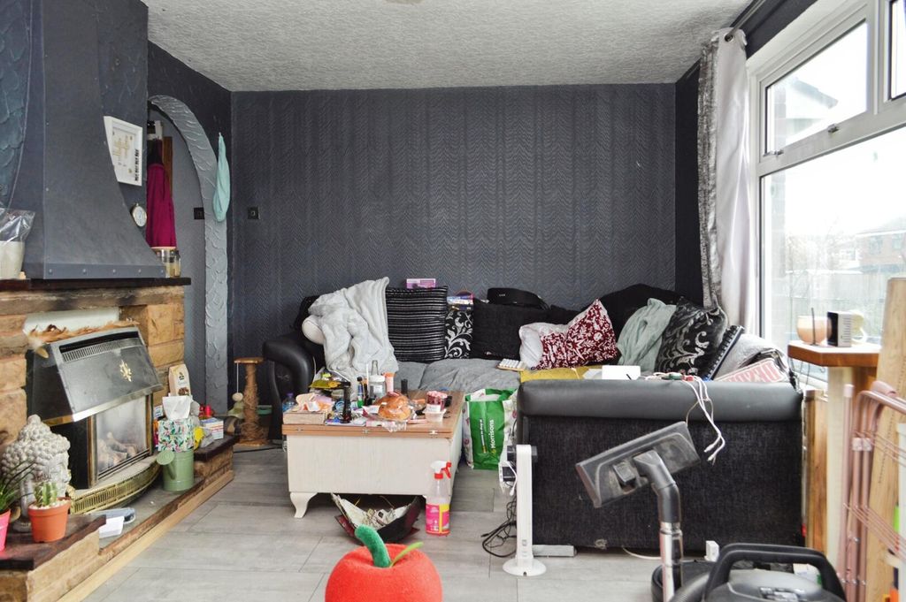 Property photo 2 of 9 Living Room