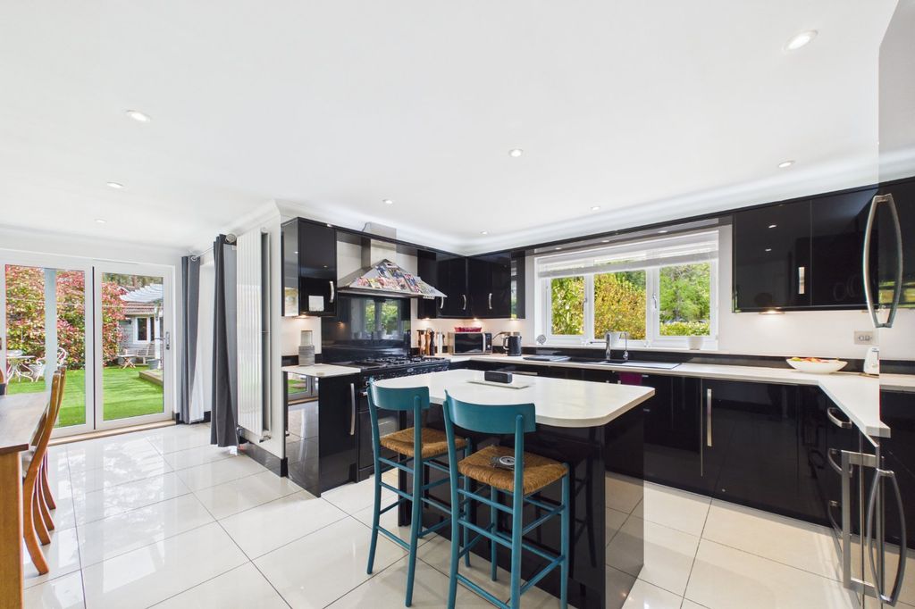 Additional image 8 of 6 bed detached house for saleHighway, Crowthorne, Berkshire RG45