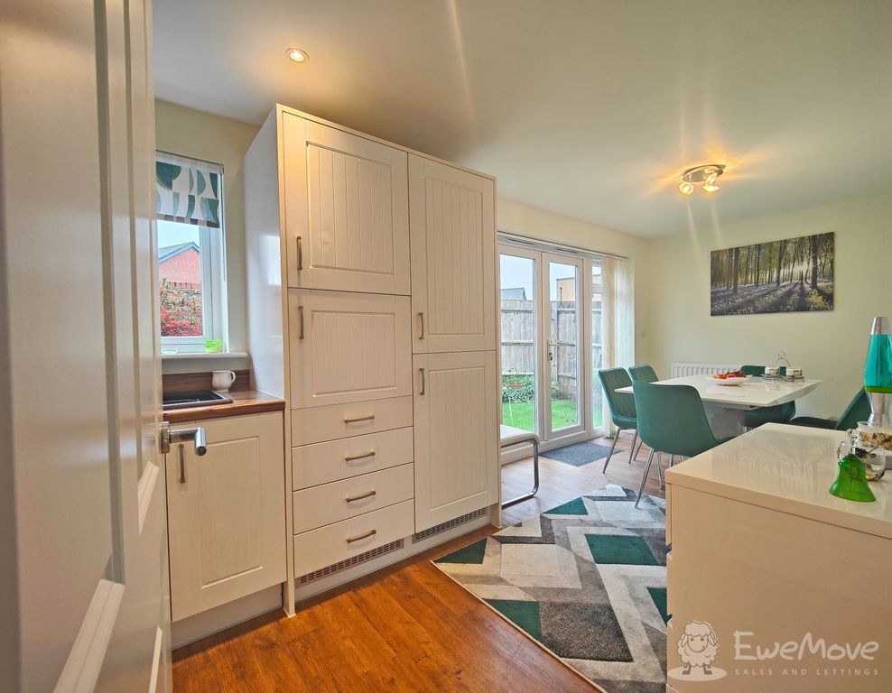 Property photo 3 of 12 Kitchen Diner