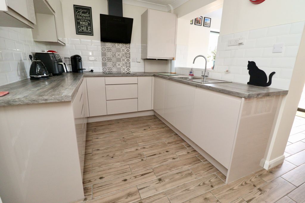 Property photo 3 of 17 Img_2879