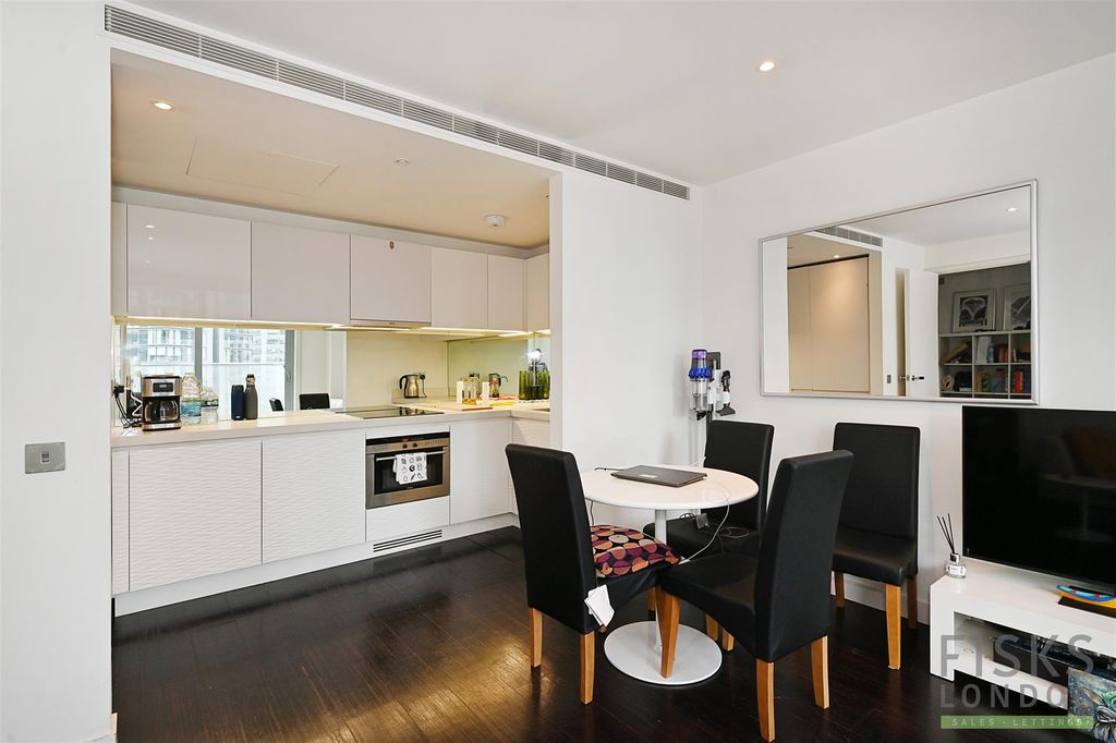 Property photo 3 of 8 Dining 1405-Pan-Peninsula (7).Jpg