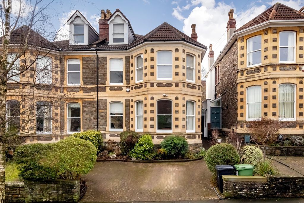 Property photo 1 of 16 External