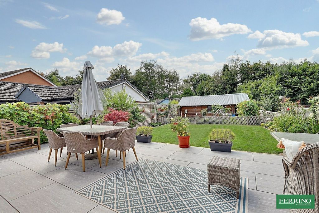 Property photo 2 of 27 Garden